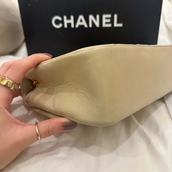 CHANEL Small Diana Beige Shoulder Bag - Picture 6 of 12